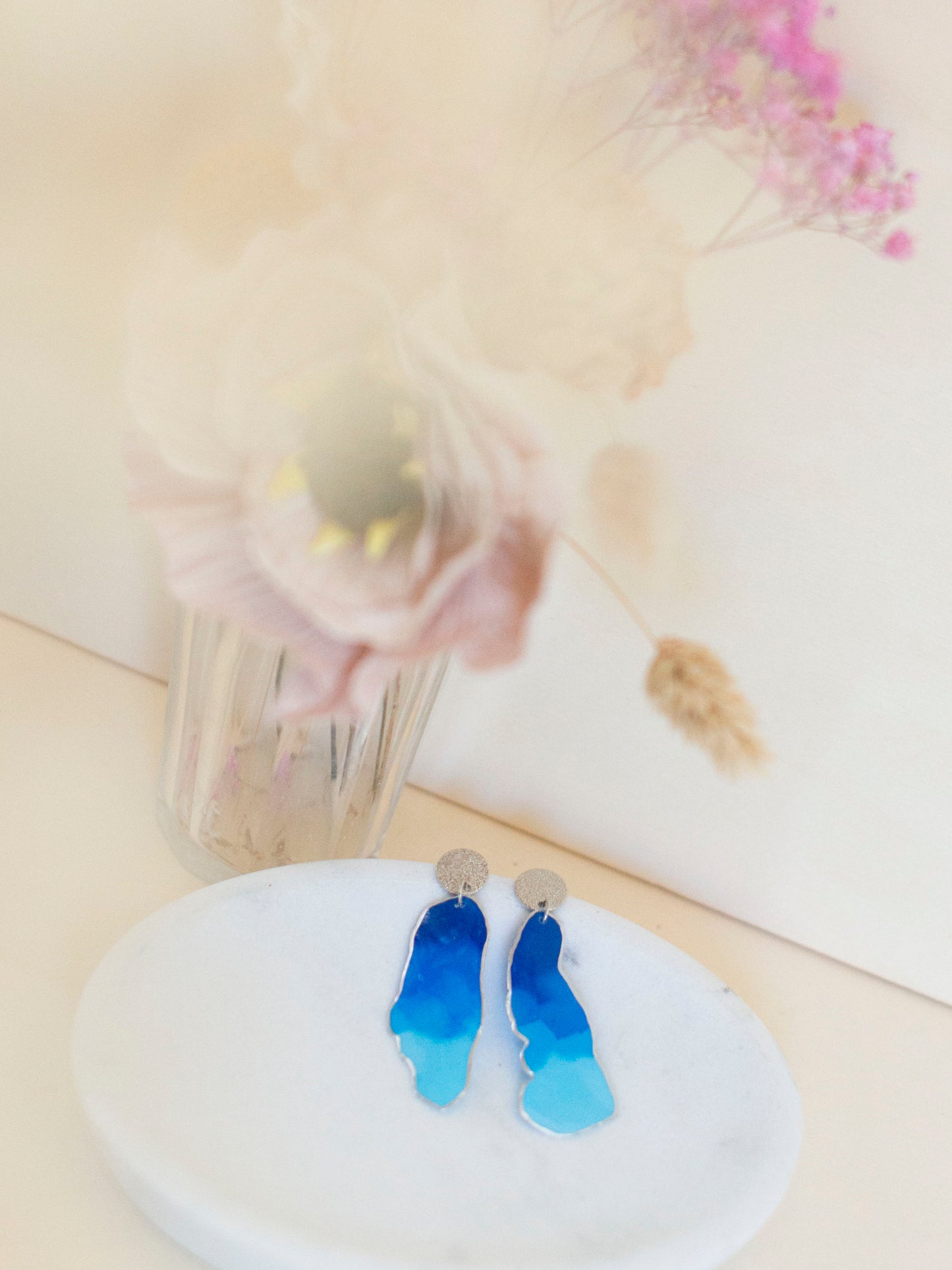 GRADIENT blaue Farbverlaufsohrringe – versilbert