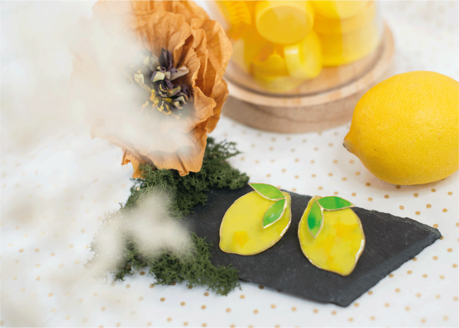 „Citrus“-Ohrringe aus gelbem recyceltem Kunststoff