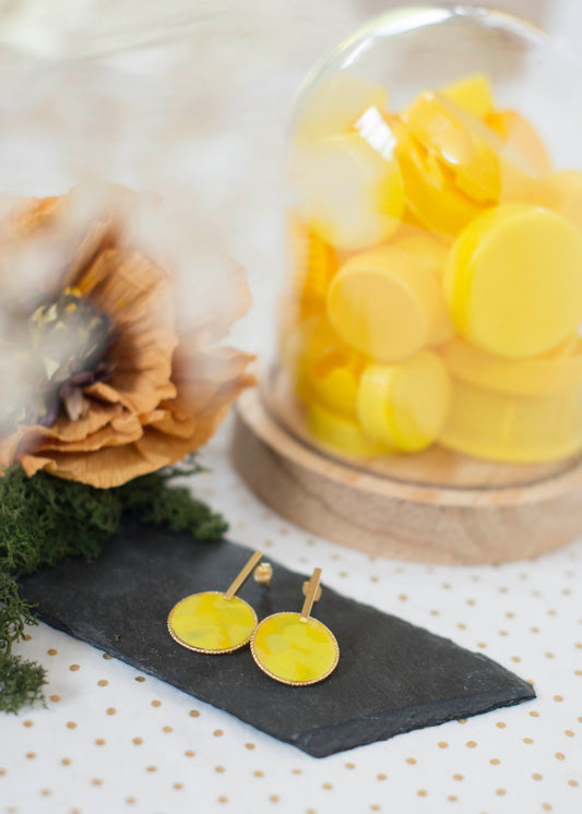 Ohrringe „Gelbe Sonne“ aus recyceltem Kunststoff und vergoldet