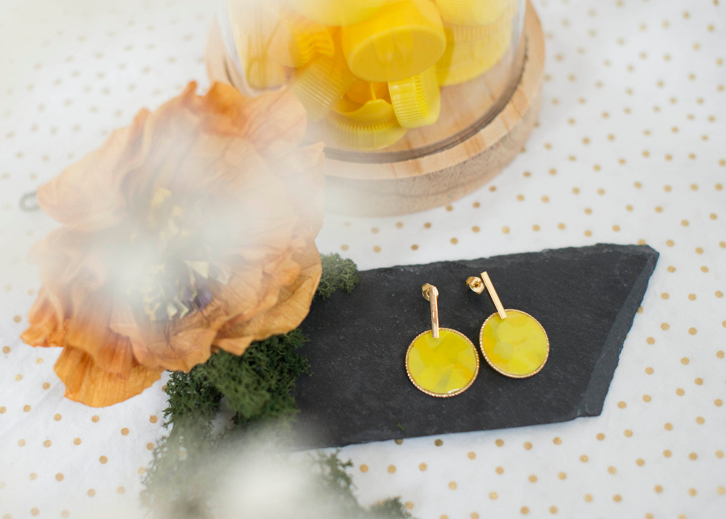 Ohrringe „Gelbe Sonne“ aus recyceltem Kunststoff und vergoldet