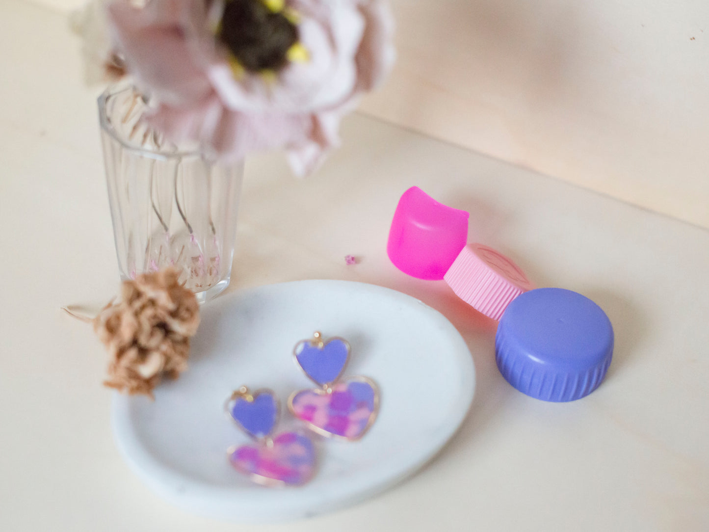 GROSSES HERZ lila – vergoldeter Verschluss